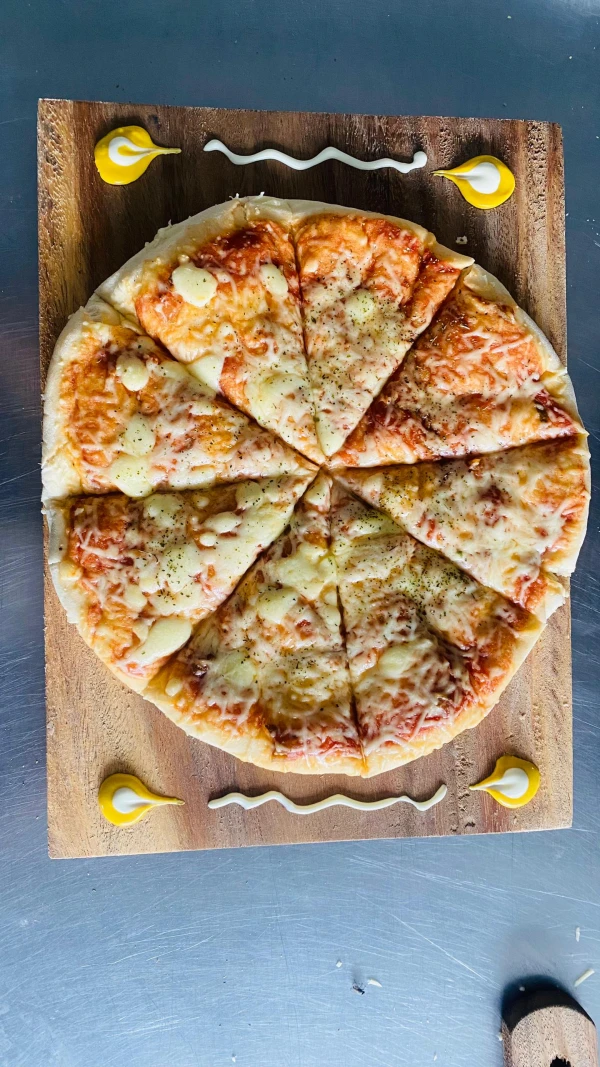 Pizza de Q. Blanco (36cm)'s foto | El Lago de Olí Bar Cafetería |  BizneCubano