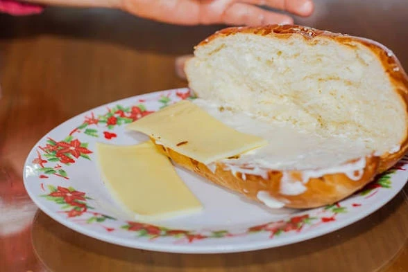 Bocadito de Q.Blanco y Mayonesa's foto | El Lago de Olí Bar Cafetería |  BizneCubano