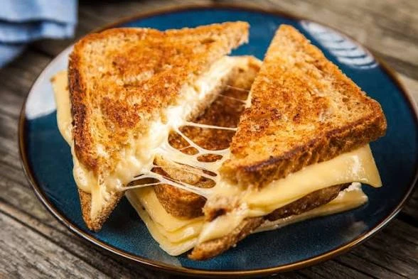 Bocadito de Q.Gouda y mayonesa's foto | El Lago de Olí Bar Cafetería |  BizneCubano