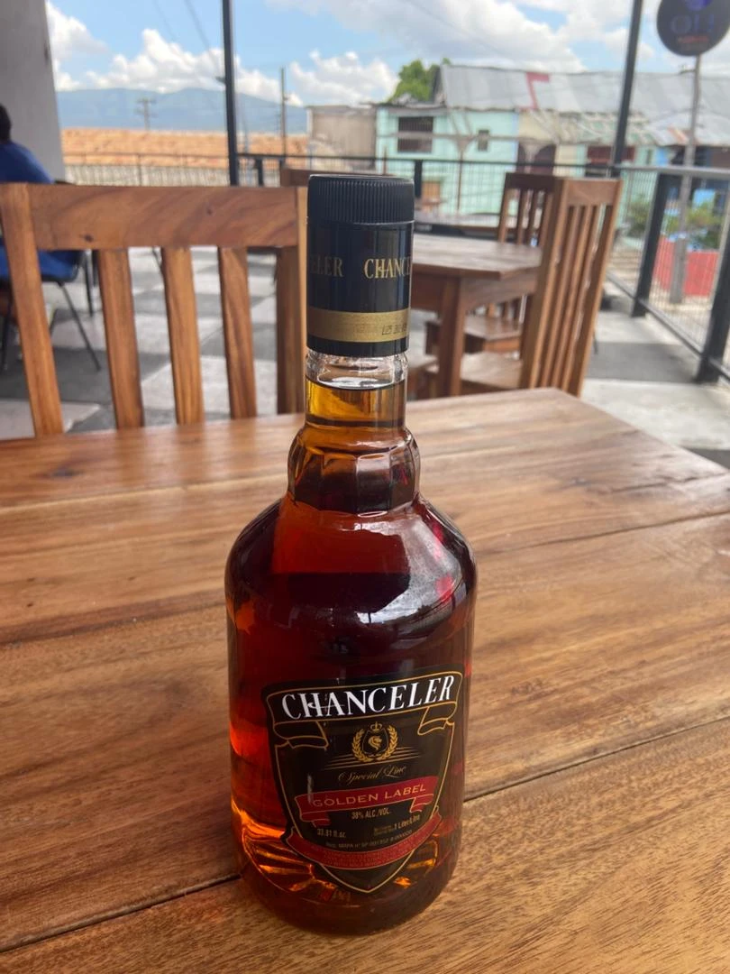 Chanceler Whisky (1L)'s foto | El Lago de Olí Bar Cafetería |  BizneCubano